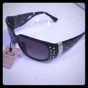 Womens Charm & Charm Sunglasses